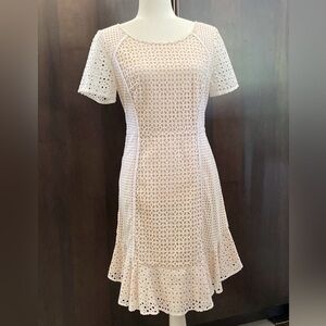 Gorgeous Cream Colored Dress, Size 6. HD in Paris brand.